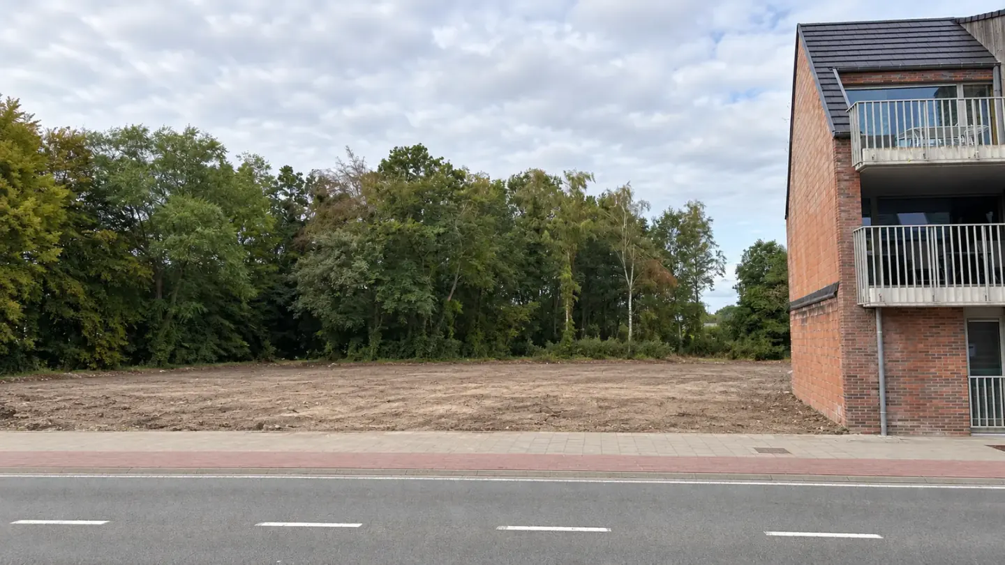 Het Craenhof under construction, Rijsberg, Balen: the same street view from an empty plot to the finished building
